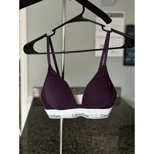 CALVIN KLEIN LIGHTLY LINED TRIANGLE BRALETTE